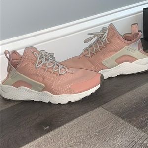 NIKE AIR HUARACHE SNEAKERS